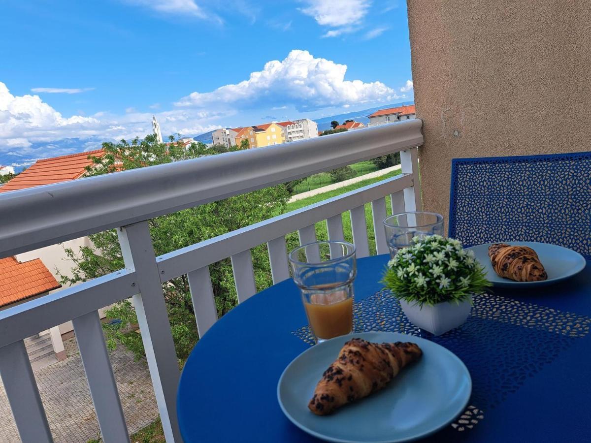 Nice Small Apartment With A Sea View Kastela Dış mekan fotoğraf