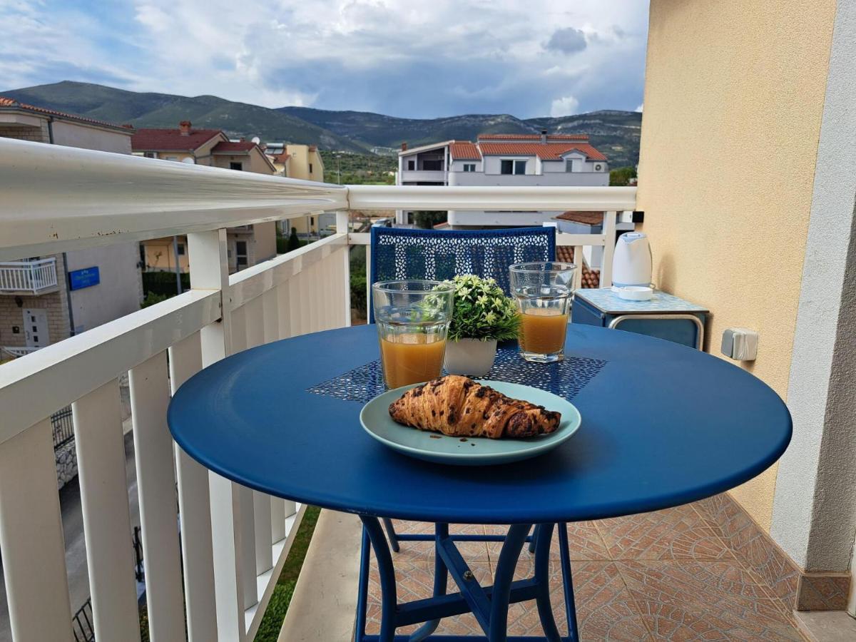 Nice Small Apartment With A Sea View Kastela Dış mekan fotoğraf