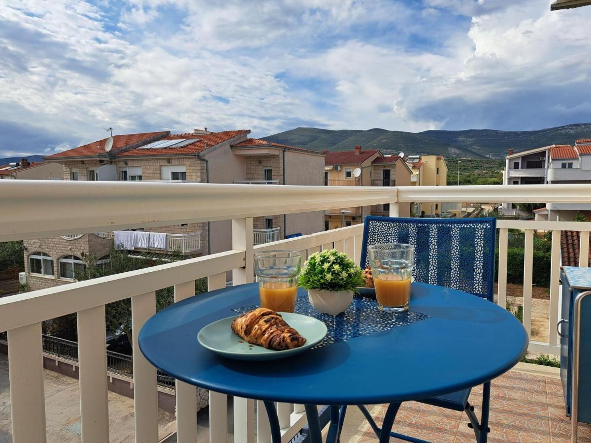 Nice Small Apartment With A Sea View Kastela Dış mekan fotoğraf