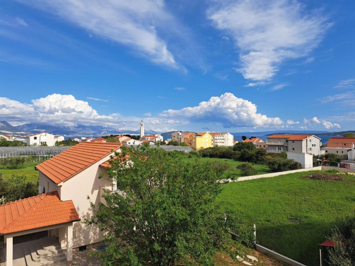 Nice Small Apartment With A Sea View Kastela Dış mekan fotoğraf