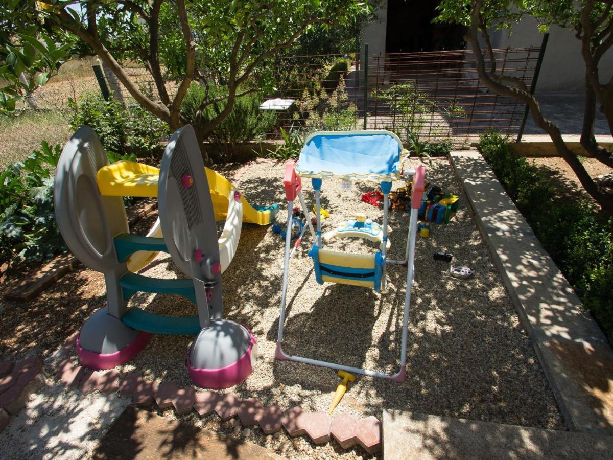 Nice Small Apartment With A Sea View Kastela Dış mekan fotoğraf